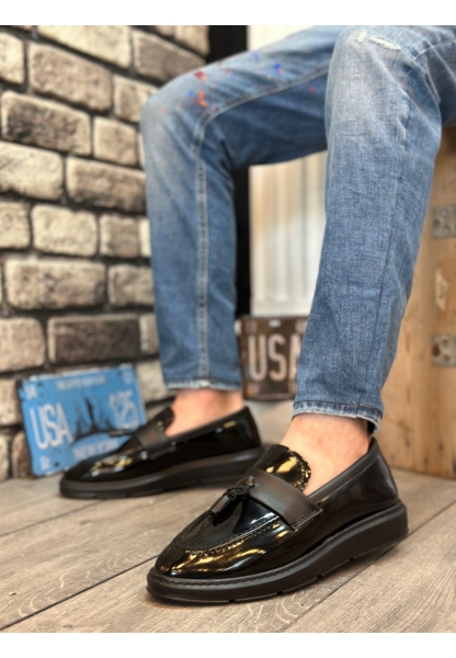 MirgeShoes Siyah Bağcıksız Püsküllü Erkek Loafer Ayakkabı Parlak Rugan Yüksek SYH Taban MRG01060002323